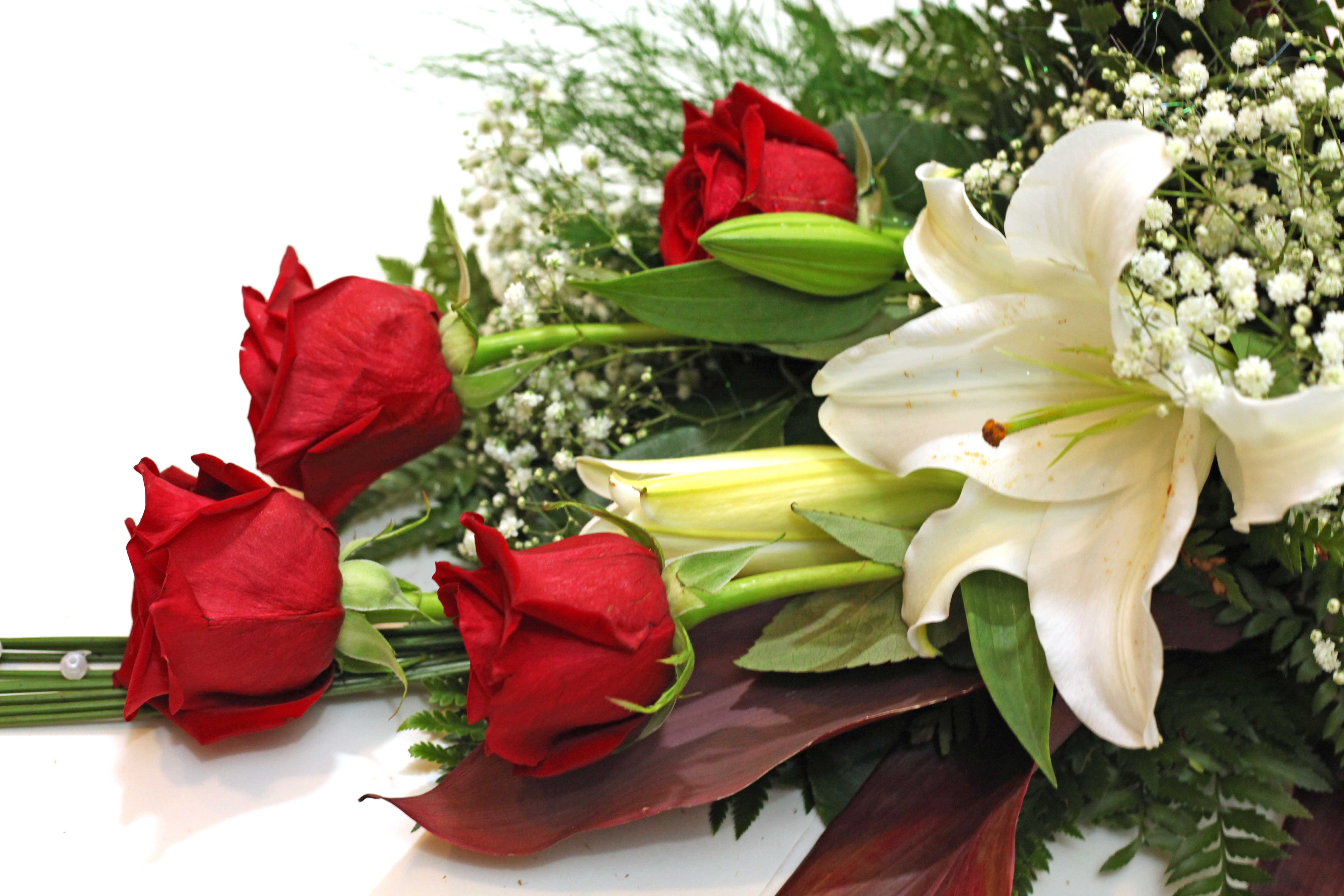 Bouquet de Rosas & Lirio na Horizontal 